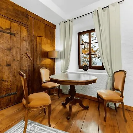 Medieval Juliette Montreux